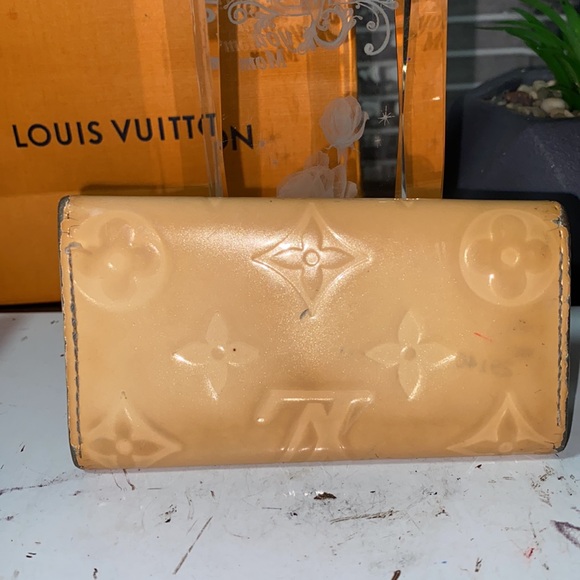 Authentic Louis Vuitton Vernis Key Case - Picture 7 of 13